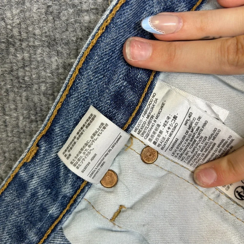 Levi's 501 Jeans Men's Blue Denim Straight‎ Pockets Button Fly Classic - 32X31